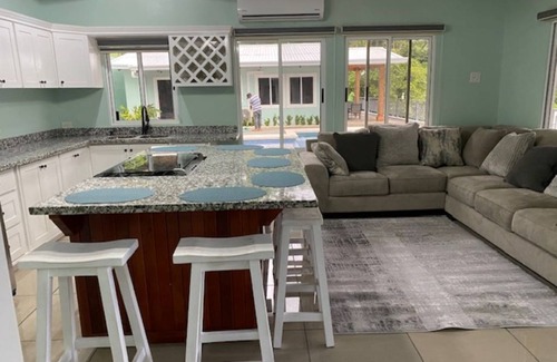 Bouvet Island Maison | Beautiful new home located on the Central pacific near Playa Hermosa Beach!