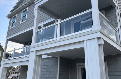Beach Haven West Maison | Beautiful new home with heated pool on a lagoon