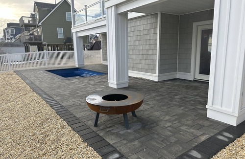 Beach Haven West Maison | Beautiful new home with heated pool on a lagoon