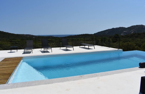 Santa Giulia Villa | Magnifique villa neuve de 300 m2, vue mer, piscine, spa, sauna, salle de sport