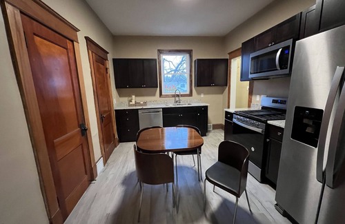 Payne - Phalen Maison | Beautiful newly refinished 5 bedroom, single-family home close to St Paul Mpls