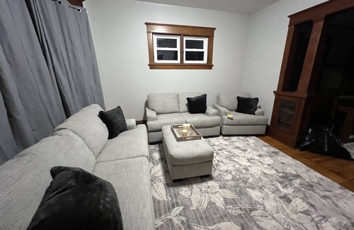Payne - Phalen Maison | Beautiful newly refinished 5 bedroom, single-family home close to St Paul Mpls