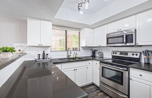 Camelback East Copropriété | Beautiful newly remodeled 2-Bdrm Biltmore Condo!