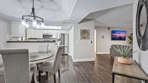 Camelback East Maison | Beautiful newly remodeled 2-Bdrm Biltmore Condo