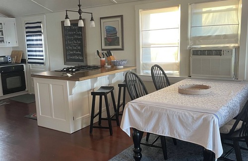 Skaneateles Maison | Beautiful newly renovated lake cottage near Anyelas Winery. 4 miles from Village