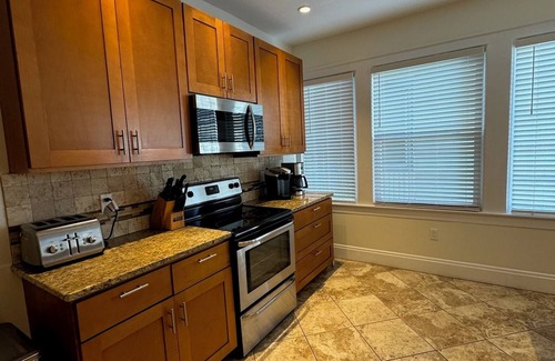 North End Copropriété | Beautiful Ocean Ave condo, just a block from the beach and boardwalk!