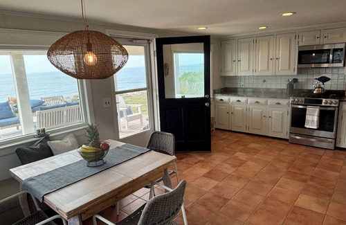 Brant Rock Maison | Beautiful Ocean Beachfront 3 Bedroom Home