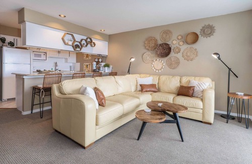 Lincoln City Copropriété | Beautiful ocean views from this wonderful 3rd floor condo in the Taft District