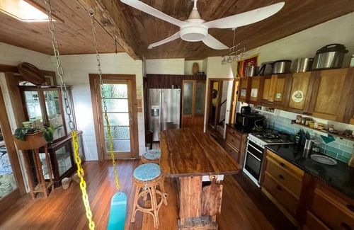 Lismore Maison | Beautiful old house by the river with balcony, massive yard, minutes to CBD