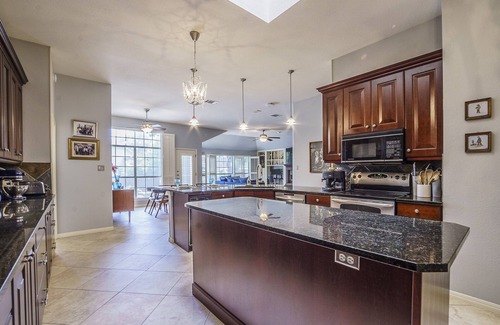 Riverplace Maison | Beautiful Open Floorplan Home with Pool few min drive to Lake Austin & Travis
