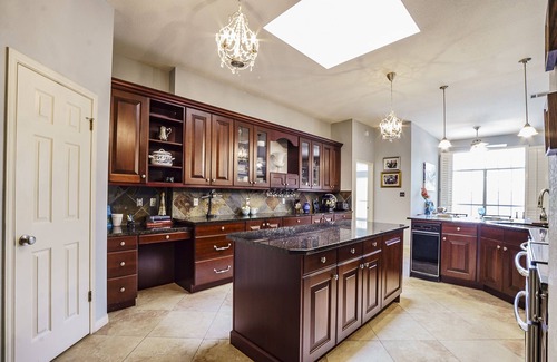 Riverplace Maison | Beautiful Open Floorplan Home with Pool few min drive to Lake Austin & Travis