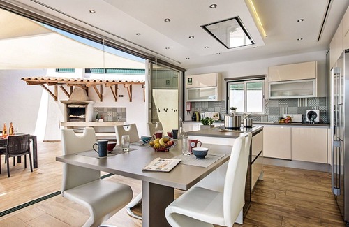 Tunes Villa | Maison de vacances privée avec climatisation, WIFI, piscine privée, TV, patio, vue panoramique