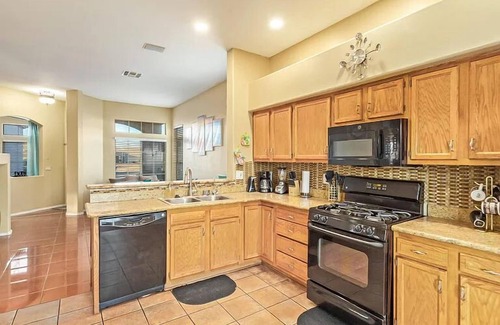 Maryvale Village Maison | Beautiful palace 1 mile from State Farm Stadium