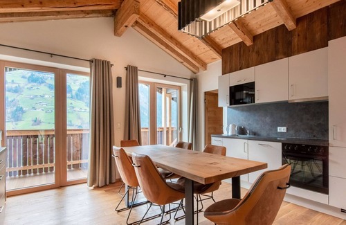 Hainzenberg Appartement | Bel appartement penthouse avec vue imprenable et sauna