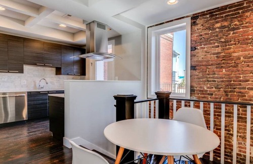 Southeast Appartement | Beautiful Perfectly Located 2BR Condo For Two International Students or Interns.