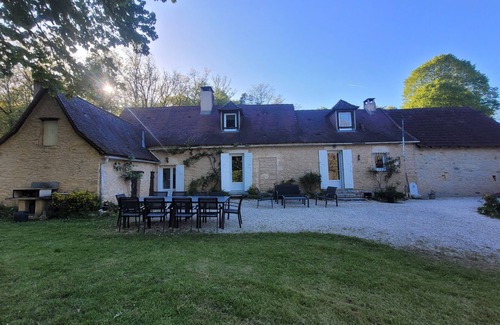 Coulaures Maison | BEL ENSEMBLE PERIGOURDIN 12 personnes 6 ch PISCINE PRIVEE A L'OREE D'UNE FORET