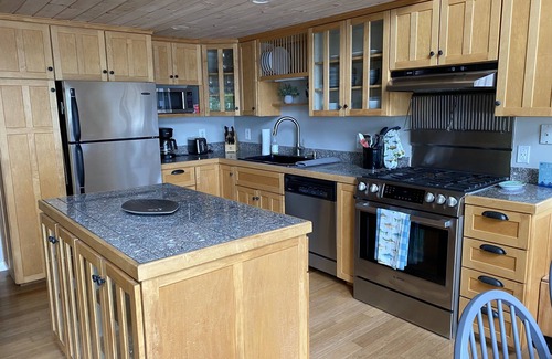Lucerne-in-Maine Maison | Beautiful Phillips Lake Home.