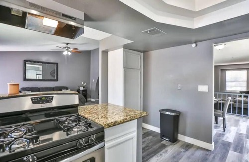 Whitney Ranch Maison | Beautiful pool home near strip