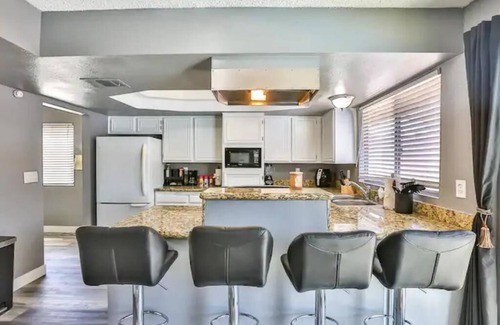 Whitney Ranch Maison | Beautiful pool home near strip