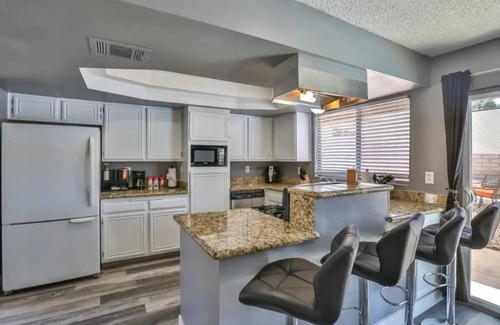 Whitney Ranch Maison | Beautiful pool home near strip