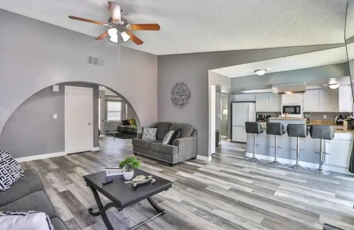 Whitney Ranch Maison | Beautiful pool home near strip