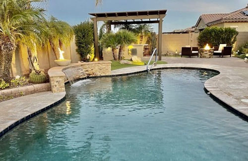 Maricopa County Maison | Beautiful pool home adjacent to golf courses, spring training and Super Bowl!