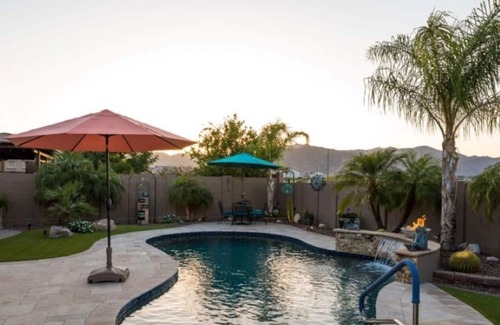 Maricopa County Maison | Beautiful pool home adjacent to golf courses, spring training and Super Bowl!