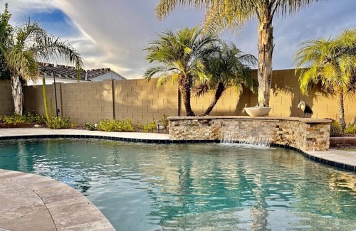 Maricopa County Maison | Beautiful pool home adjacent to golf courses, spring training and Super Bowl!