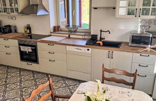 Sudomerice u Bechyne Maison | Merveilleuse maison de vacances privée pour 11 personnes avec WIFI, TV, patio et animaux admis