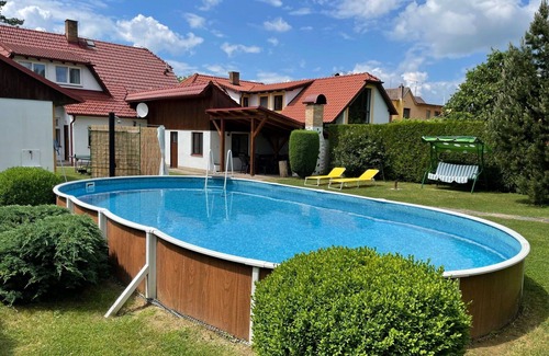 Sudomerice u Bechyne Maison | Merveilleuse maison de vacances privée pour 11 personnes avec WIFI, TV, patio et animaux admis