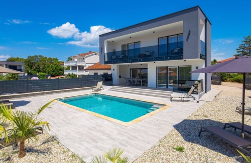 Skrbcici Maison | Magnifique maison de vacances privée avec WIFI, piscine privée, climatisation, TV et terrasse