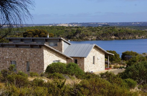 Pelican Lagoon Maison | Beautiful private 4-bedroom coastal Kangaroo Island holiday home
