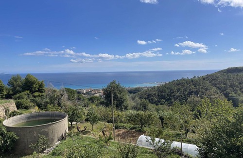Ranzi Maison | Belle maison de vacances privée avec WIFI, TV, patio, animaux admis et vue panoramique