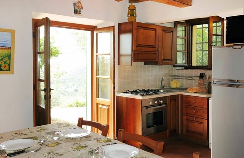 Asciano Pisano Villa | Belle maison de vacances privée pour 6 personnes avec TV et parking