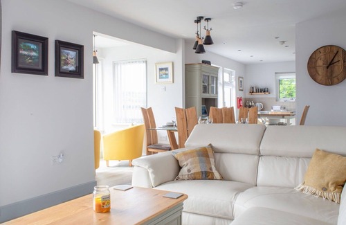 Dunvegan Maison | Belle maison de vacances privée pour 6 personnes avec WIFI, TV, patio et parking