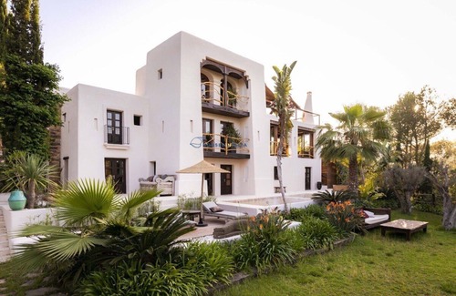 Sant Miquel de Balasant Villa | Maison de luxe très privé 6 + 6 habs BNS avec 2 piscines donnant sur les jardins dans le nord