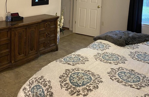 Elliottsburg Maison | Beautiful Private Home in the Country-Pets welcome-Fenced in Yard w/Doggy Door