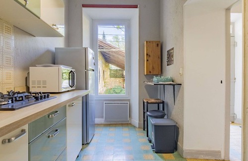 Oppede Maison | Merveilleuse maison de vacances privée pour 4 personnes avec TV, patio et parking