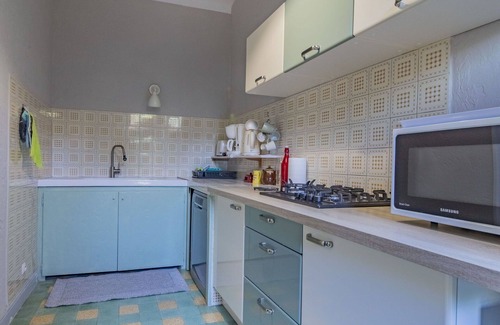 Oppede Maison | Merveilleuse maison de vacances privée pour 4 personnes avec TV, patio et parking