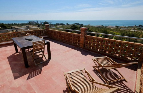 Alcanar Maison | Belle maison de vacances privée avec piscine privée, internet, TV, balcon et animaux admis