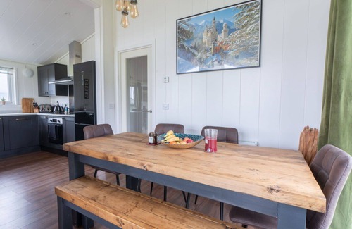 Kinross Maison | Merveilleuse maison de vacances privée pour 6 personnes avec WIFI, TV et balcon