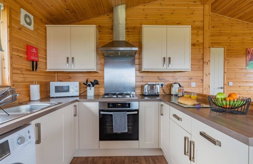 Kinross Maison | Merveilleuse maison de vacances privée pour 6 personnes avec WIFI, TV, balcon et animaux admis
