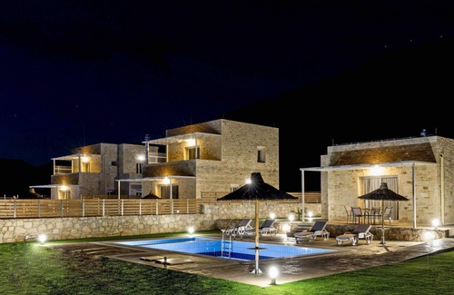 Triopetra Villa | Maison de vacances privée avec bain à remous, WIFI, climatisation, piscine privée, TV, parking