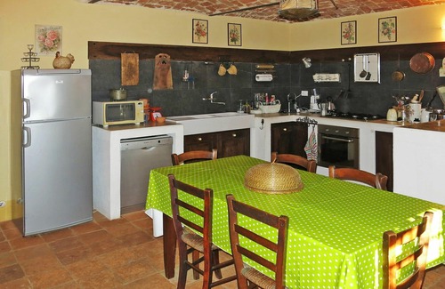 Capriglio Maison | Belle maison de vacances privée avec piscine privée, WIFI, TV, terrasse et animaux admis