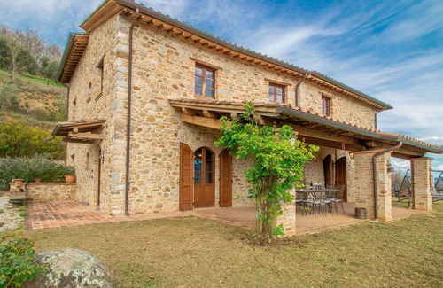 Umbertide Villa | Merveilleuse maison de vacances privée avec WIFI, TV, balcon, animaux admis et parking