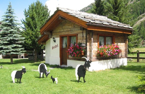 Saas Grund Maison | Belle maison de vacances privée avec WIFI, TV, patio, animaux admis et vue panoramique