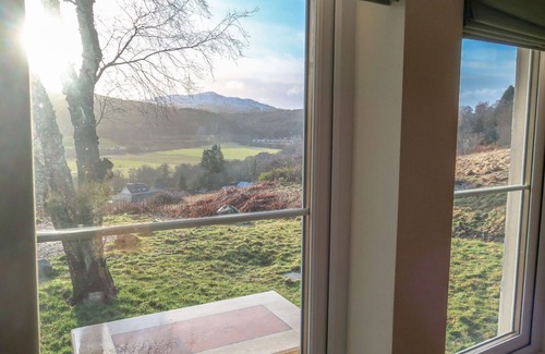 Bearnock Maison | Belle maison de vacances privée avec TV, patio, animaux admis, vue panoramique et parking