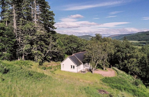 Bearnock Maison | Belle maison de vacances privée avec TV, patio, animaux admis, vue panoramique et parking