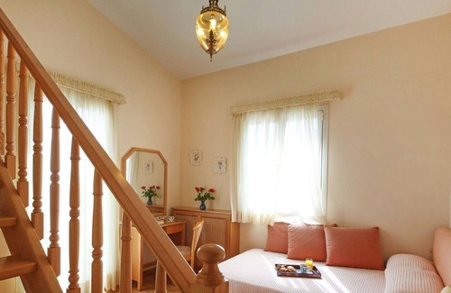 Xiro Chorio Villa | Belle maison de vacances privée avec WIFI, climatisation, piscine privée, TV, balcon et parking