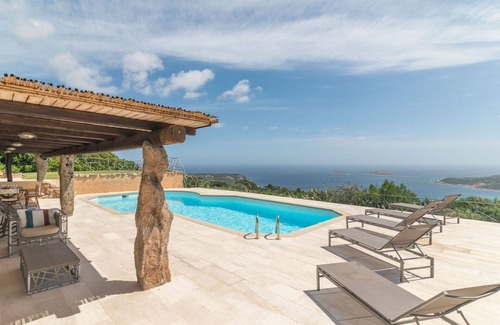 Porto Cervo Villa | Merveilleuse maison de vacances privée avec WIFI, climatisation, piscine privée, TV et patio